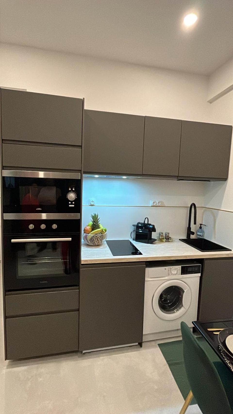 Centre Sur Avenue Jean Medecin A 8 Minutes De Marche Apartment Nizza