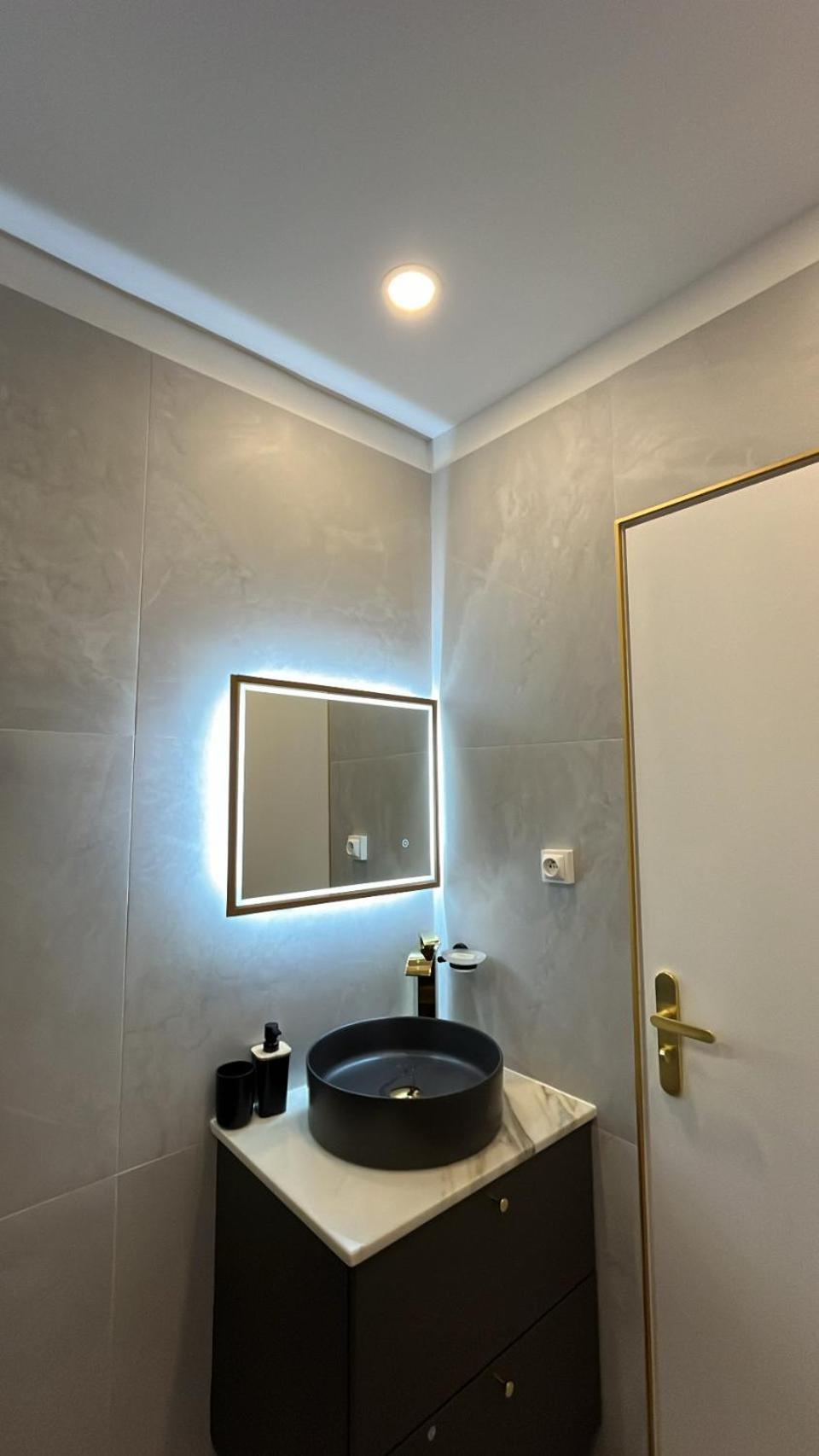 Centre Sur Avenue Jean Medecin A 8 Minutes De Marche Apartment Nizza