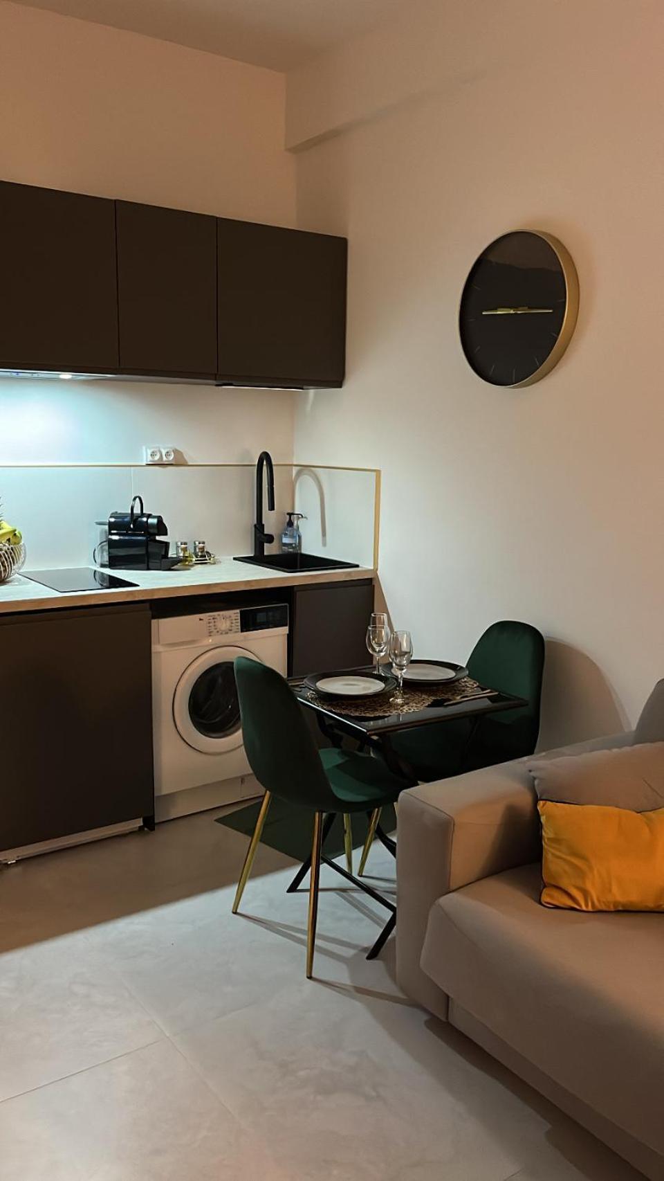 Centre Sur Avenue Jean Medecin A 8 Minutes De Marche Apartment Nizza